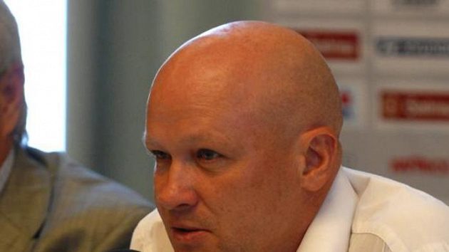 Trenér Ivan Hašek na tiskové konferenci Trenér Ivan Hašek na tiskové konferenci