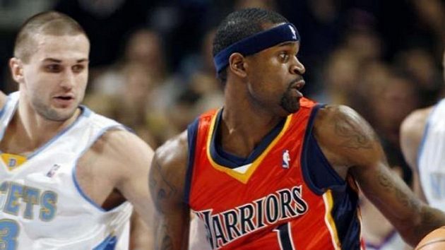 Stephen Jackson (uprostřed) v utkání proti Denveru. Stephen Jackson (uprostřed) v utkání proti Denveru.
