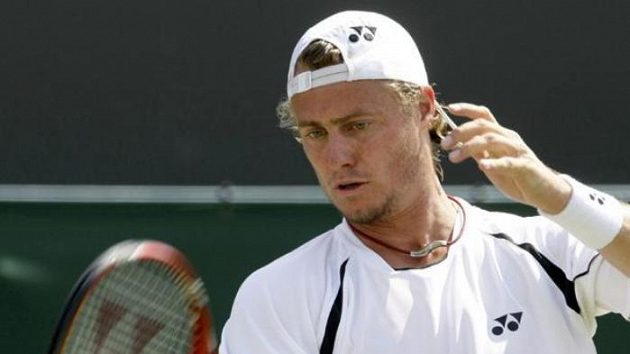 Australský tenista Lleyton Hewitt v zápase 3. kola ve Wimbledonu Australský tenista Lleyton Hewitt v zápase 3. kola ve Wimbledonu