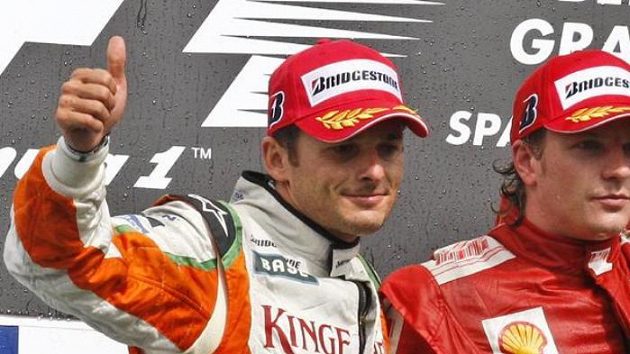 V Belgii ještě závodili Giancarlo Fisichella (vlevo) a Kimi Räikkönen proti sobě, od závodu v Monze z nich budou týmoví parťáci. V Belgii ještě závodili Giancarlo Fisichella (vlevo) a Kimi Räikkönen proti sobě, od závodu v Monze z nich budou týmoví parťáci.