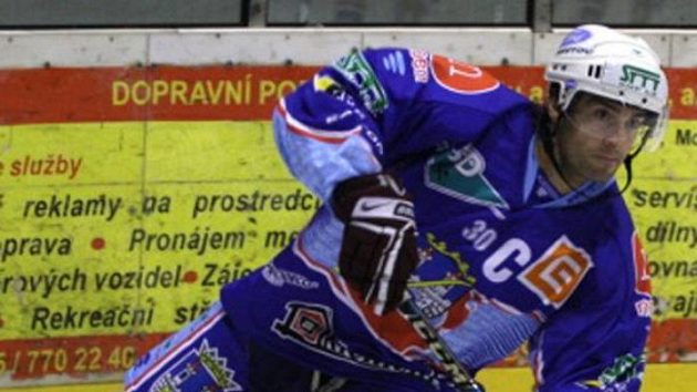 Útočník Miroslav Hlinka v dresu prvoligového Chomutova Útočník Miroslav Hlinka v dresu prvoligového Chomutova