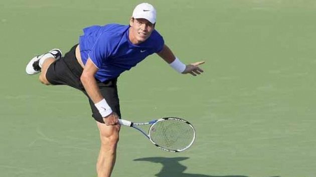 Tenista Tomáš Berdych během zápasu proti Maratu Safinovi na turnaji v Šangaji Tenista Tomáš Berdych během zápasu proti Maratu Safinovi na turnaji v Šangaji