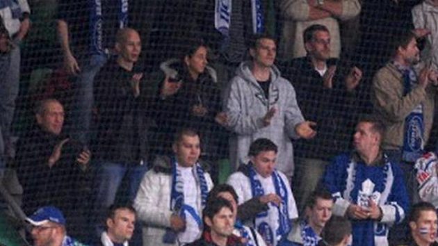 Fanoušci Komety Brno, kteří se dostali na sedmý semifinálový zápas na ledě Mladé Boleslavi. Fanoušci Komety Brno, kteří se dostali na sedmý semifinálový zápas na ledě Mladé Boleslavi.