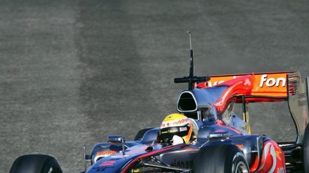 Lewis Hamilton testuje nový McLaren Lewis Hamilton testuje nový McLaren