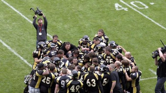 Tým Prague Panthers při finále české ligy amerického fotbalu Tým Prague Panthers při finále české ligy amerického fotbalu