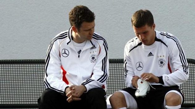 Manažer německé reprezentace Oliver Bierhoff (vlevo) s Lukasem Podolskim Manažer německé reprezentace Oliver Bierhoff (vlevo) s Lukasem Podolskim