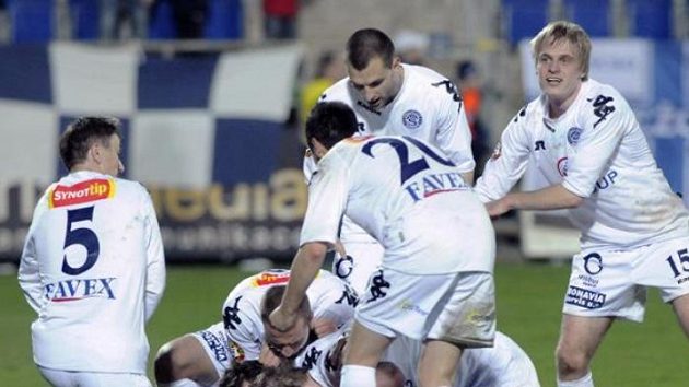 Radost fotbalistů Slovácka. Radost fotbalistů Slovácka.