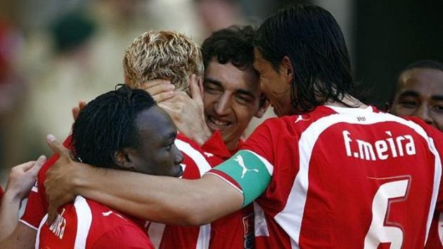 Fotbalisté Stuttgartu mohou po patnácti letech získat titul v německé Bundeslize Fotbalisté Stuttgartu mohou po patnácti letech získat titul v německé Bundeslize