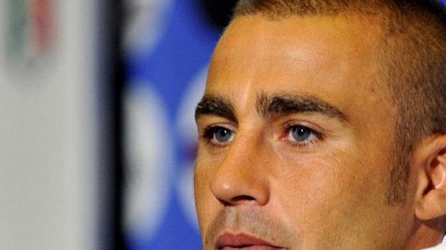 Italský fotbalista Fabio Cannavaro dostal vyhazov v Dubaji. Italský fotbalista Fabio Cannavaro dostal vyhazov v Dubaji.