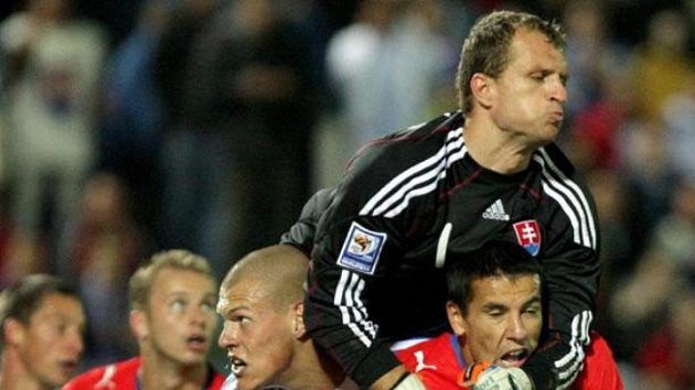 Zatímco gólman Mucha se Slováky do Afriky zamíří, Baroš a spol. nikoliv... Zatímco gólman Mucha se Slováky do Afriky zamíří, Baroš a spol. nikoliv...