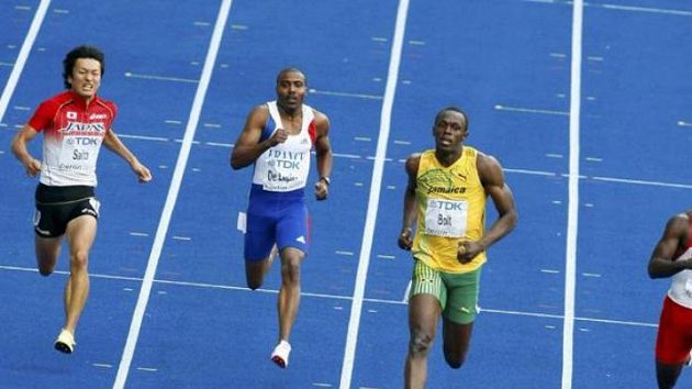 Jamajský sprinter Usain Bolt (druhý zprava) v rozběhu na 200 metrů na MS v Berlíně Jamajský sprinter Usain Bolt (druhý zprava) v rozběhu na 200 metrů na MS v Berlíně