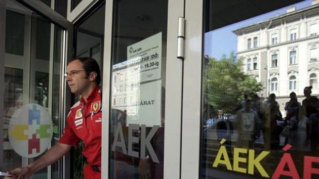 Massu byl v budapešťské nemocnici navštívit i šéf stáje Ferrari Stefano Domenicali Massu byl v budapešťské nemocnici navštívit i šéf stáje Ferrari Stefano Domenicali