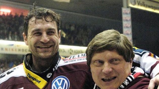 Trenér Sparty Praha František Výborný a brankář Petr Bříza (vlevo) Trenér Sparty Praha František Výborný a brankář Petr Bříza (vlevo)