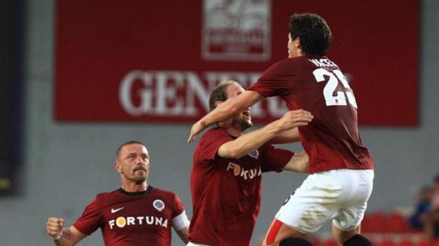 Kamil Vacek (vpravo) se raduje z gólu, který dal v loňském předkole Ligy mistrů Panathinaikosu. Kamil Vacek (vpravo) se raduje z gólu, který dal v loňském předkole Ligy mistrů Panathinaikosu.