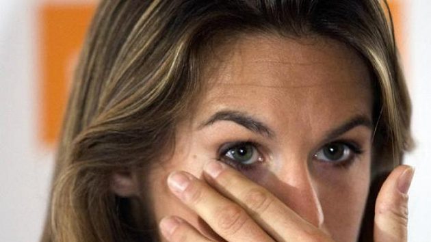 Tenistka Amélie Mauresmová se slzami v očích oznamuje konec kariéry Tenistka Amélie Mauresmová se slzami v očích oznamuje konec kariéry