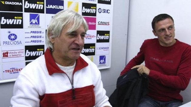 Fotbalový trenér Luboš Kozel (vpravo) ještě coby asistent libereckého kouče Ladislava Škorpila Fotbalový trenér Luboš Kozel (vpravo) ještě coby asistent libereckého kouče Ladislava Škorpila