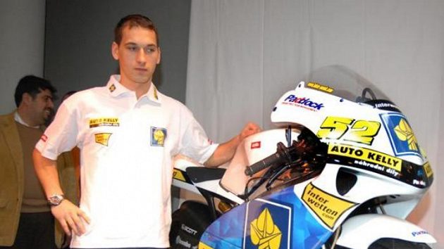 Lukáš Pešek s motorkou pro novou sezónu Lukáš Pešek s motorkou pro novou sezónu