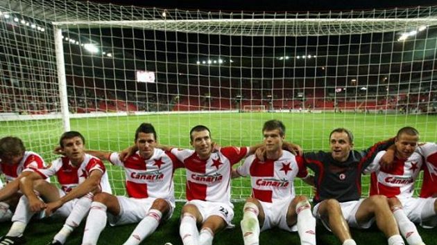 Fotbalisté Slavie budou v Dolíčku favoritem - ilustrační foto. Fotbalisté Slavie budou v Dolíčku favoritem - ilustrační foto.