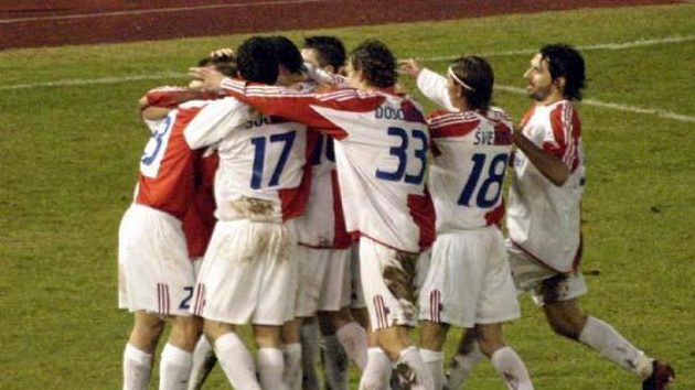Fotbalisté Slavie se radují z gólu v síti Palerma. Fotbalisté Slavie se radují z gólu v síti Palerma.