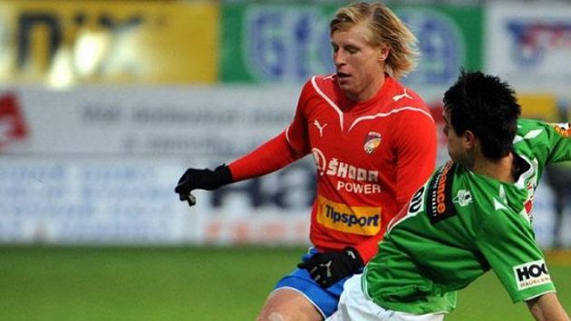 Plzeňský fotbalista František Rajtoral (vlevo) v souboji s jabloneckým Anesem Haurdićem. Plzeňský fotbalista František Rajtoral (vlevo) v souboji s jabloneckým Anesem Haurdićem.
