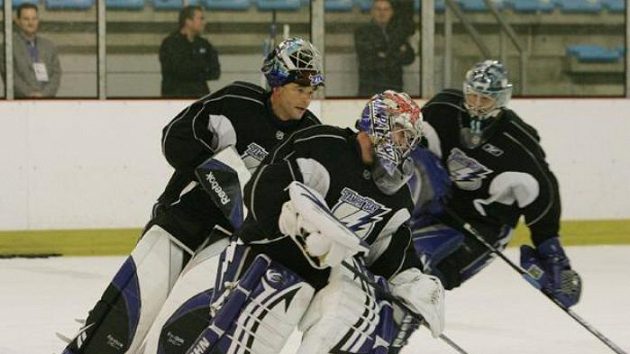 Brankáři Tampy Karri Ramo, Olaf Kölzig a Mike Smith na tréninku v Praze-Letňanech - ilustrační fotografie Brankáři Tampy Karri Ramo, Olaf Kölzig a Mike Smith na tréninku v Praze-Letňanech - ilustrační fotografie