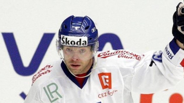 Český hokejista Josef Vašíček oslavuje gól v utkání proti Švédsku. Český hokejista Josef Vašíček oslavuje gól v utkání proti Švédsku.