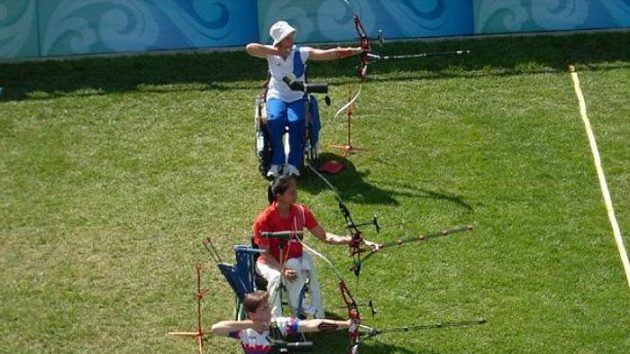 Markéta Sidková (dole) při soutěži lukostřelců na paralympijských hrách v Pekingu. Markéta Sidková (dole) při soutěži lukostřelců na paralympijských hrách v Pekingu.