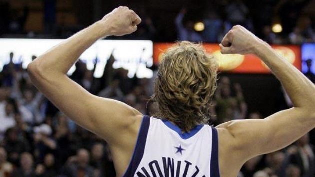Basketbalista Dallasu Dirk Nowitzki. Basketbalista Dallasu Dirk Nowitzki.