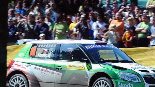 Jan Kopecký s vozem Škoda Fabia S2000 Jan Kopecký s vozem Škoda Fabia S2000