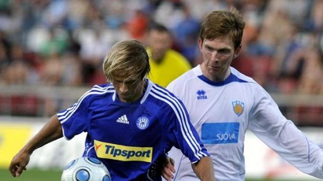 Vlevo Rudolf Otepka ze Sigmy Olomouc a Dadi Gudmundsson z Reykjavíku Vlevo Rudolf Otepka ze Sigmy Olomouc a Dadi Gudmundsson z Reykjavíku