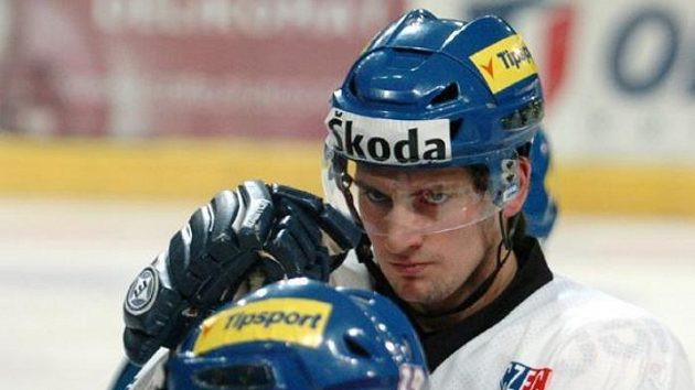 Jan Platil (v bílém) v reprezentačním dresu. Jan Platil (v bílém) v reprezentačním dresu.