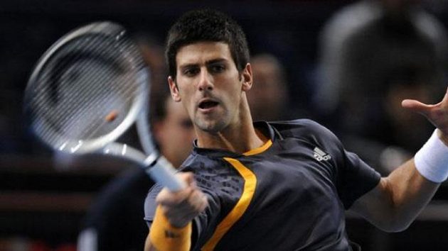 Srbský tenista Novak Djokovič v utkání proti Švédu Söderlingovi v Paříži Srbský tenista Novak Djokovič v utkání proti Švédu Söderlingovi v Paříži