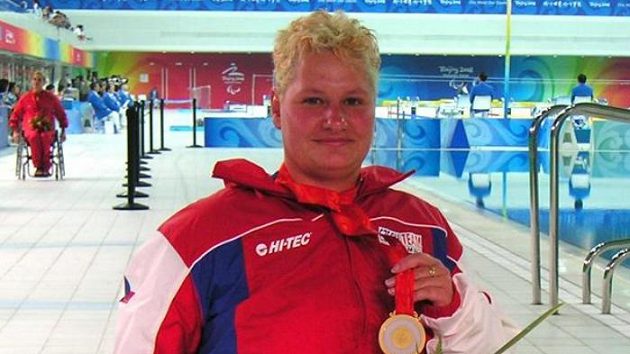 Plavkyně Běla Hlaváčková se zlatou medailí z paralympiády v Pekingu. Plavkyně Běla Hlaváčková se zlatou medailí z paralympiády v Pekingu.