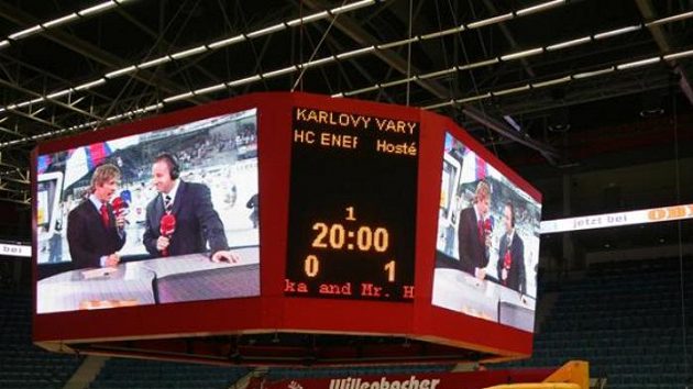 Multimediální kostka v karlovarské multifunkční aréně. Multimediální kostka v karlovarské multifunkční aréně.
