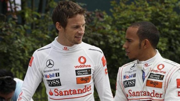 Jenson Button (vlevo) a Lewis Hamilton Jenson Button (vlevo) a Lewis Hamilton