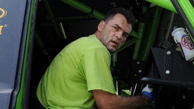 Navigátor Jaroslav Lamač v kabině kamiónu Tatra Czech Dakar Teamu. Navigátor Jaroslav Lamač v kabině kamiónu Tatra Czech Dakar Teamu.