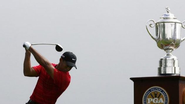 Americký golfista Tiger Woods během závěrečného kola PGA Championship v Hazeltine Americký golfista Tiger Woods během závěrečného kola PGA Championship v Hazeltine