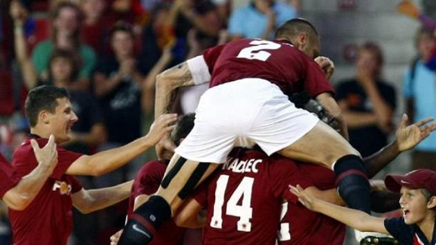 Radost fotbalistů Sparty z gólu proti Mariboru Radost fotbalistů Sparty z gólu proti Mariboru