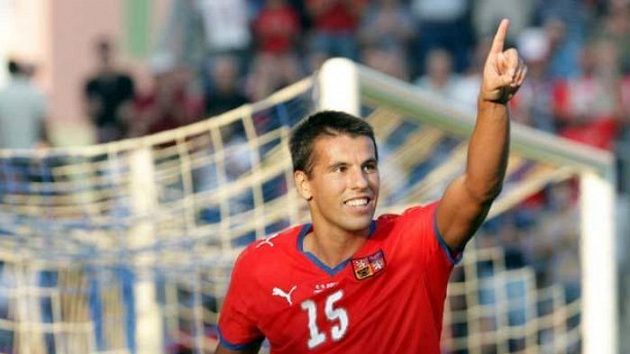 Fotbalista Milan Baroš oslavuje svůj gól v utkání proti San Marinu. Fotbalista Milan Baroš oslavuje svůj gól v utkání proti San Marinu.