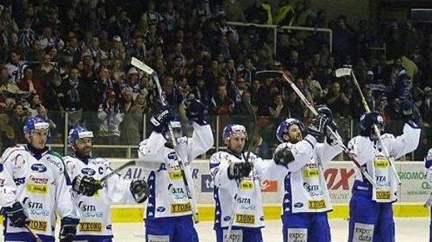 Vedení brněnské Komety hlásí na první zápasy play-off vyprodáno. Vedení brněnské Komety hlásí na první zápasy play-off vyprodáno.