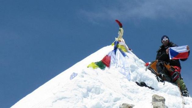 Radek Jaroš na vrcholu Makalu. Český horolezec dosud zdolal devět vrcholů nad 8000 metrů. Radek Jaroš na vrcholu Makalu. Český horolezec dosud zdolal devět vrcholů nad 8000 metrů.