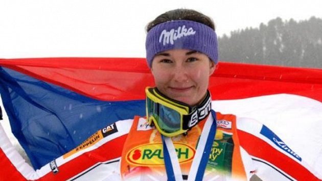 Šárka Záhrobská oslavuje triumf ve slalomu SP v Aspenu. Šárka Záhrobská oslavuje triumf ve slalomu SP v Aspenu.
