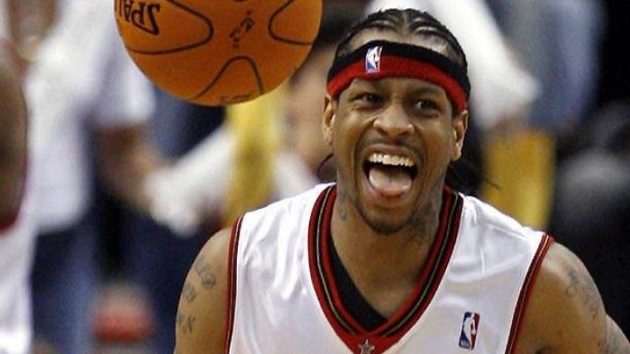 Basketbalista Allen Iverson v dresu Philadelphie Basketbalista Allen Iverson v dresu Philadelphie