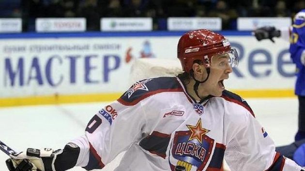 Hokejový útočník CSKA Moskva Anton But Hokejový útočník CSKA Moskva Anton But