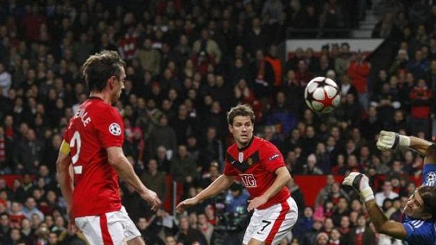 Fotbalisté Manchesteru United ve stíhací jízdě za titulem klopýtli na hřišti Blackburnu - ilustrační foto. Fotbalisté Manchesteru United ve stíhací jízdě za titulem klopýtli na hřišti Blackburnu - ilustrační foto.