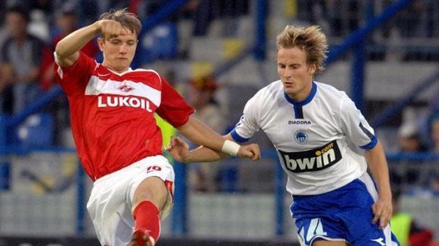 Roman Pavljučenko ze Spartaku Moskva (vlevo) a Pavel Košťál ze Slovanu Liberec v utkání 3. předkola fotbalové Ligy mistrů. Roman Pavljučenko ze Spartaku Moskva (vlevo) a Pavel Košťál ze Slovanu Liberec v utkání 3. předkola fotbalové Ligy mistrů.