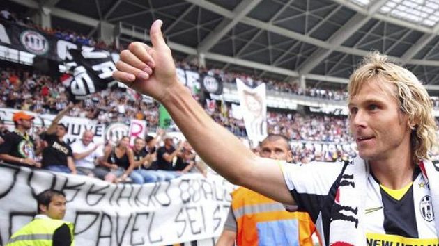 Pavel Nedvěd zdraví fanoušky Juventusu Turín Pavel Nedvěd zdraví fanoušky Juventusu Turín