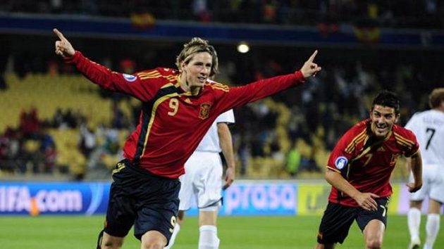 Fernando Torres (vlevo) oslavuje s Davidem Villou jednu z branek Španělska Fernando Torres (vlevo) oslavuje s Davidem Villou jednu z branek Španělska