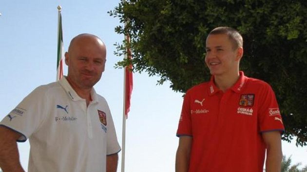 Trenér fotbalové reprezentace Michal Bílek a Adam Hloušek v SAE Trenér fotbalové reprezentace Michal Bílek a Adam Hloušek v SAE