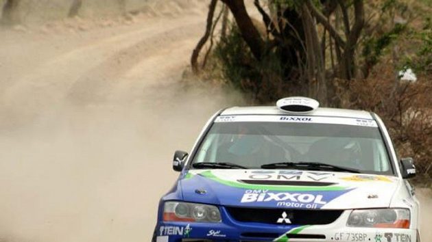 Český jezdec Štěpán Vojtěch bojuje na Mexické rallye. Český jezdec Štěpán Vojtěch bojuje na Mexické rallye.